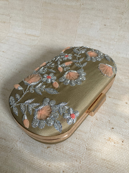 Suhaavi (ST841) (Gold)