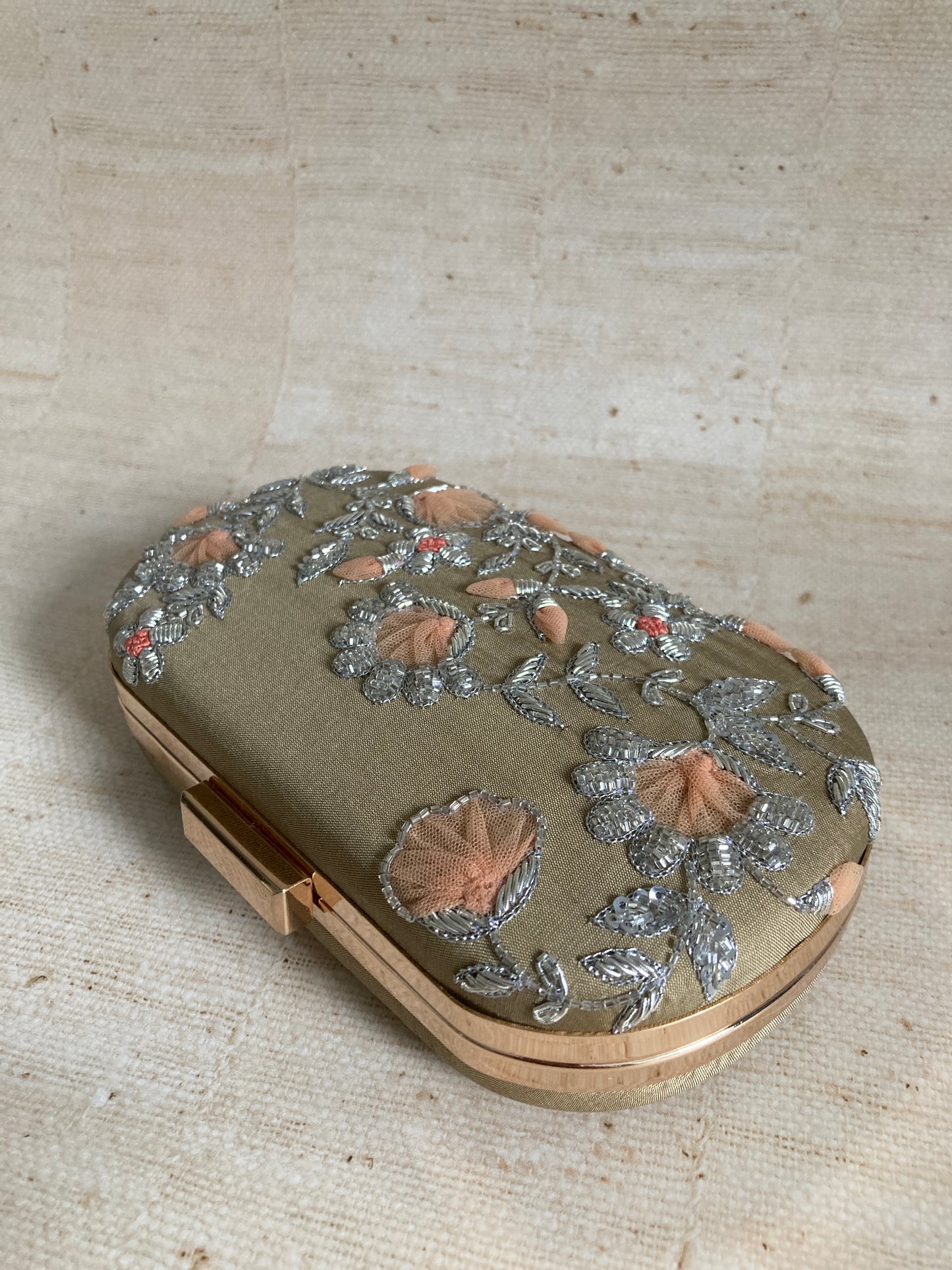 Suhaavi (ST841) (Gold)