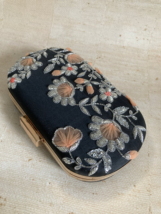 Suhaavi (ST841) (Black)