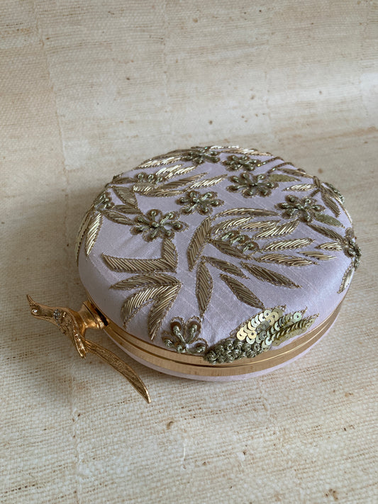 Wren Pink Circular Bird Clutch (ST903)