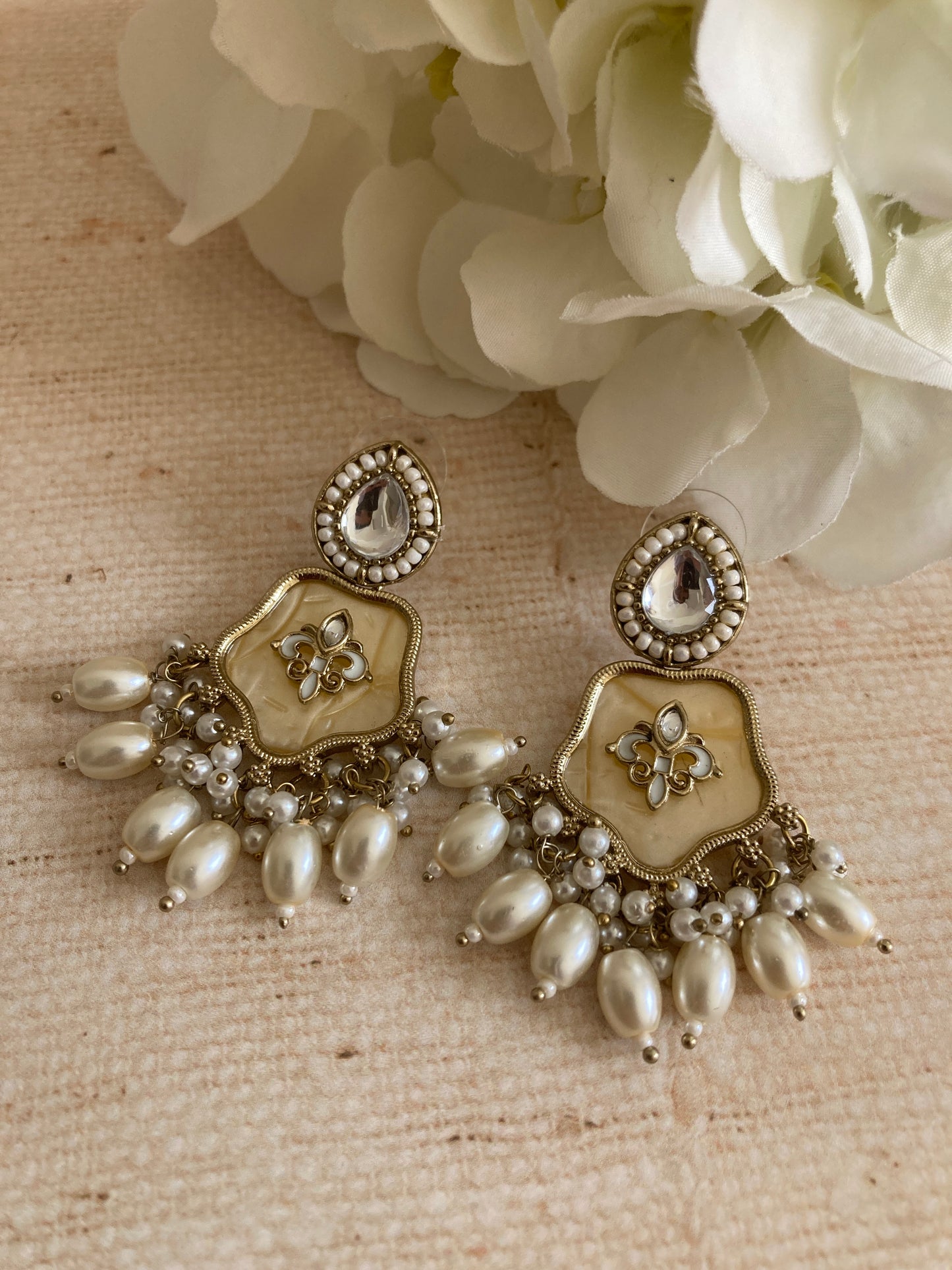Antique Gold Mother Of Pearl Earrings (ST1081) (White)