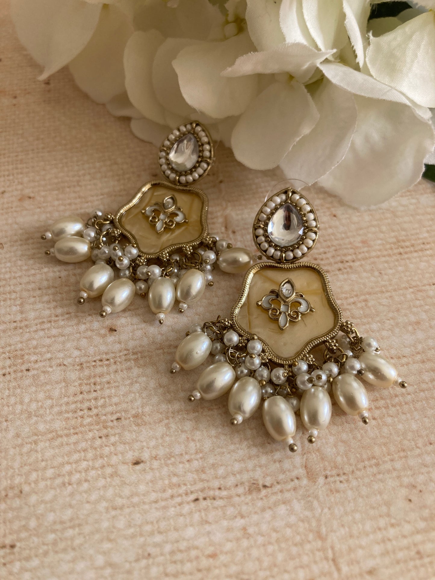 Antique Gold Mother Of Pearl Earrings (ST1081) (White)