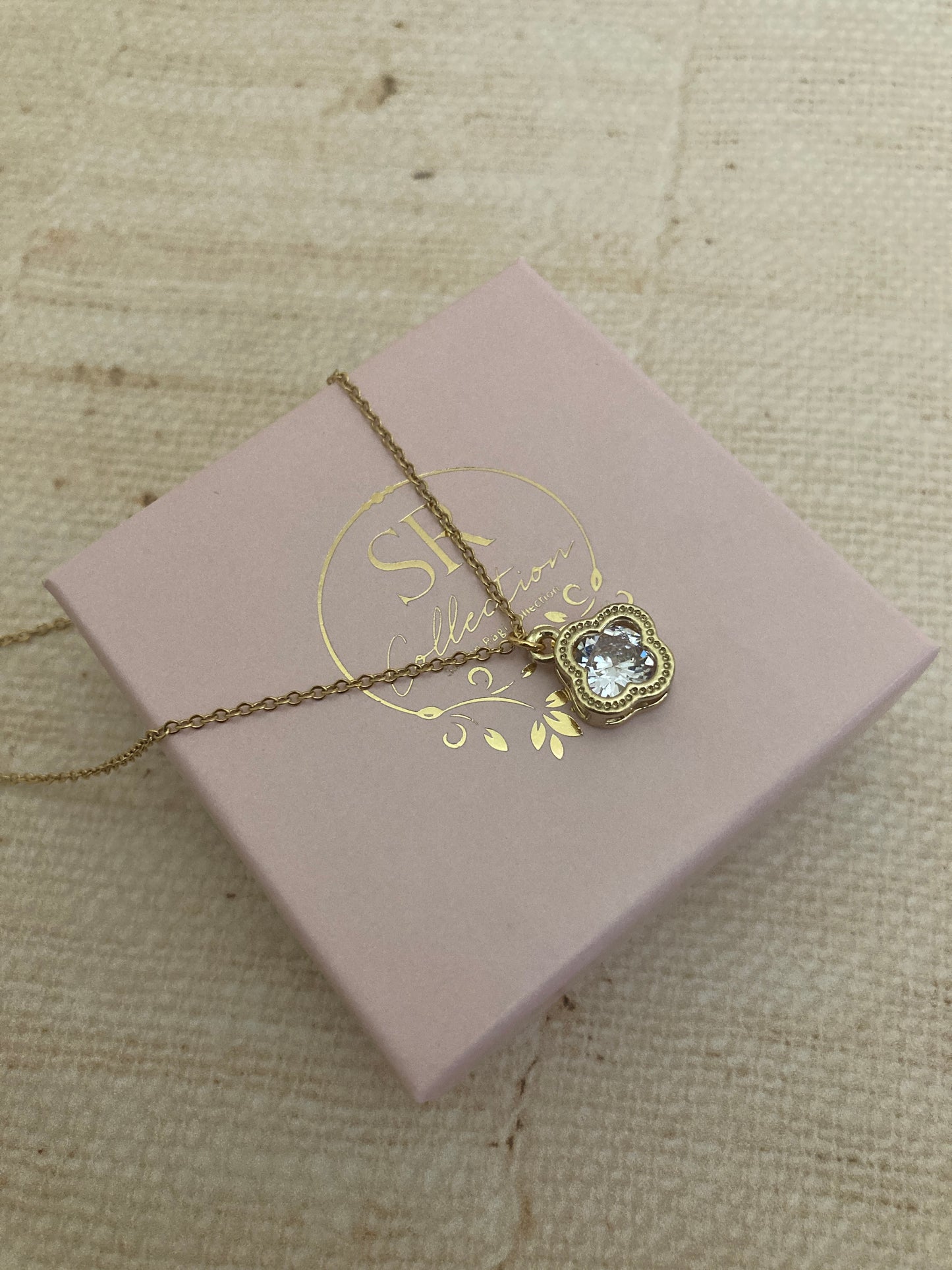 Silver Clover Pendant Necklace (ST861)