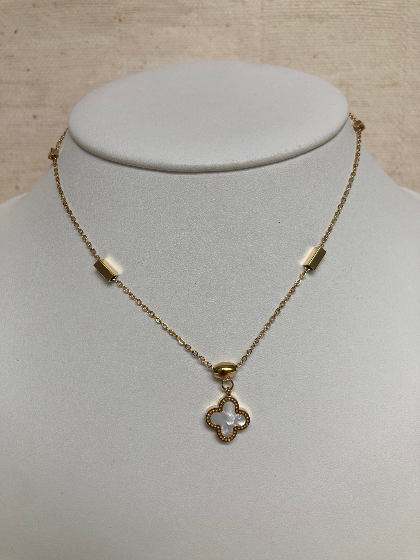 White And Black Double Sided Clover Necklace (ST770)