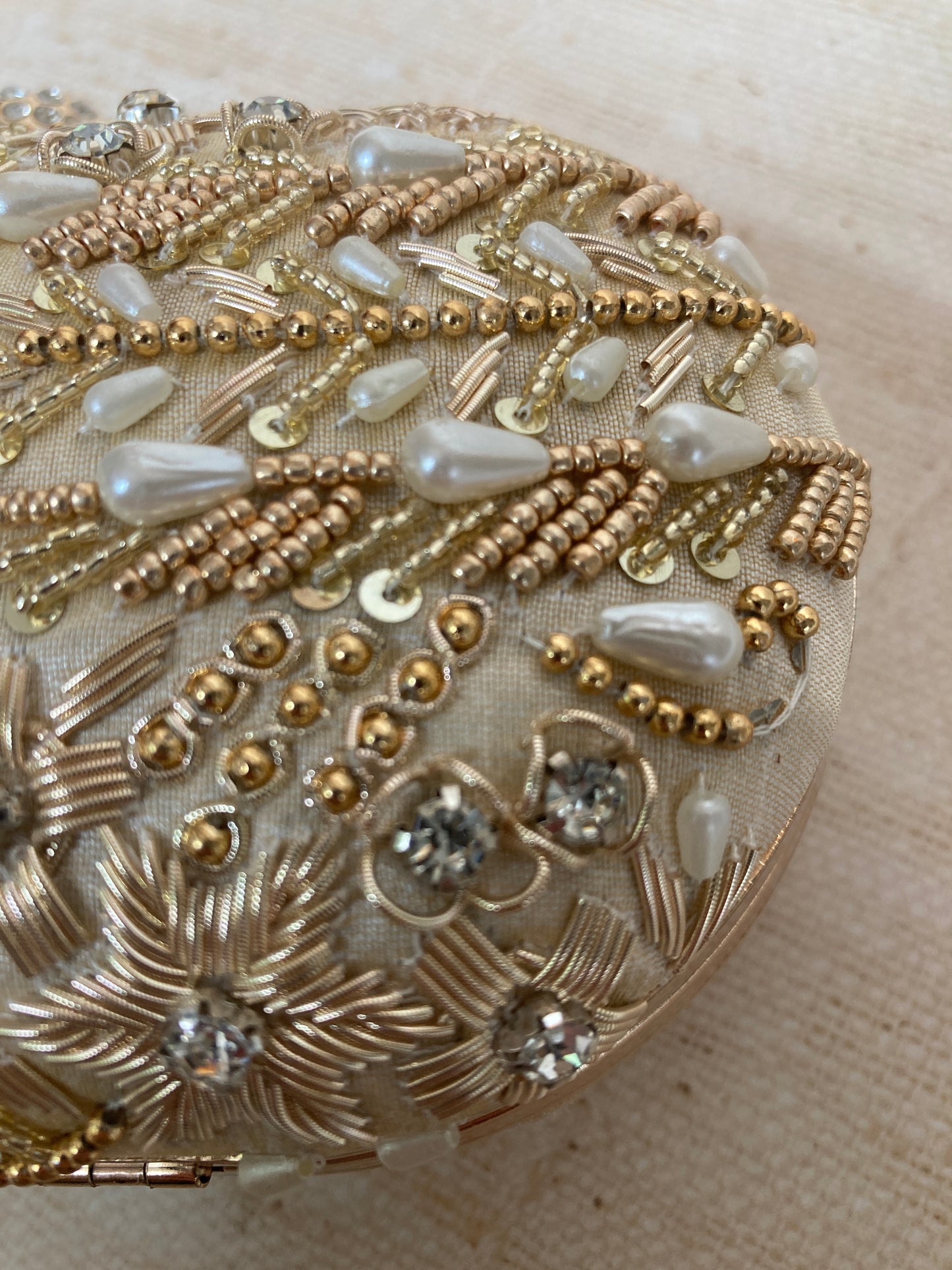 SALE Ambrose Oval Pearl Clutch (Gold)(ST266)
