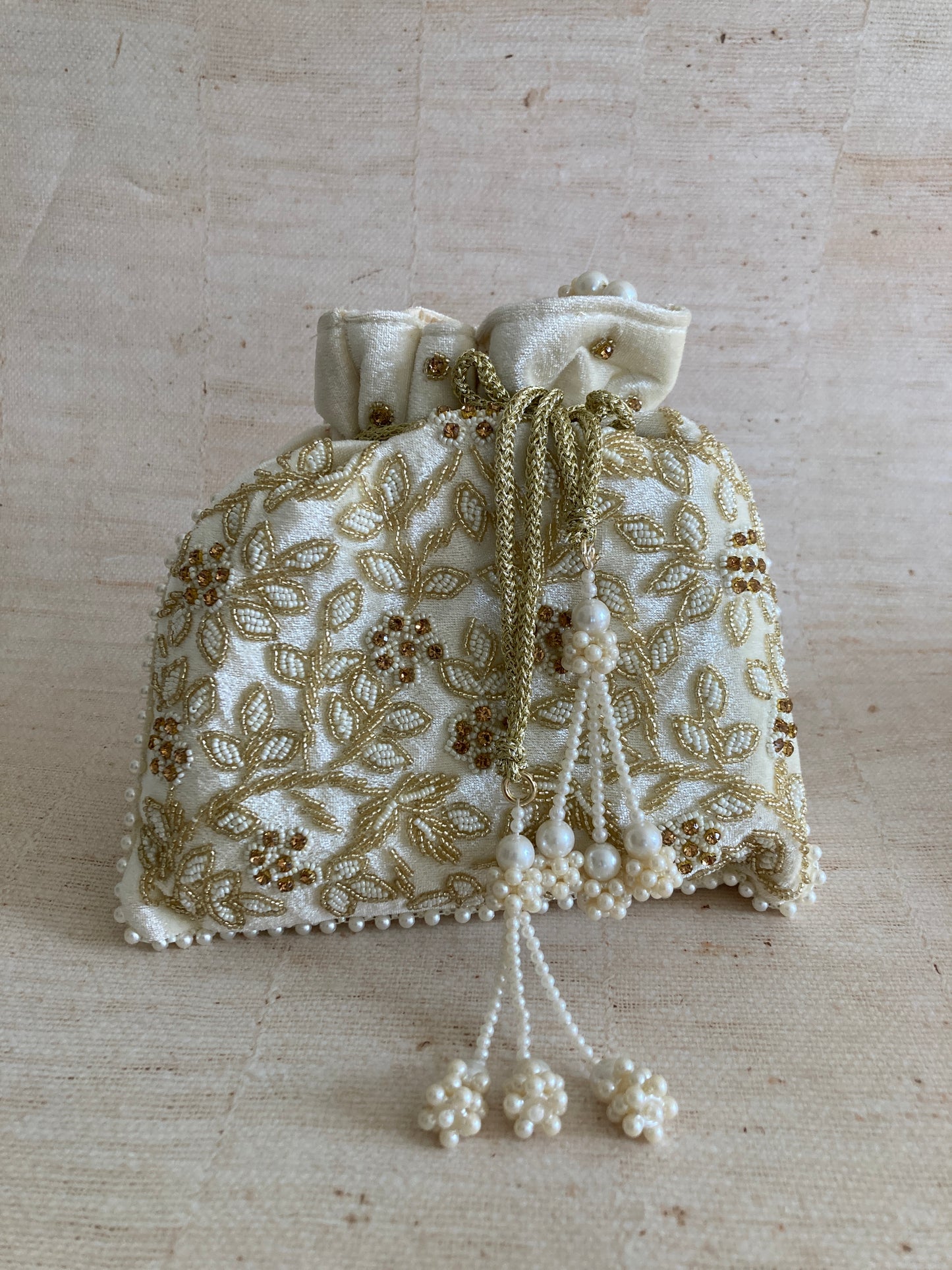 Saanvi (Potli Bag) (White) (ST1072)