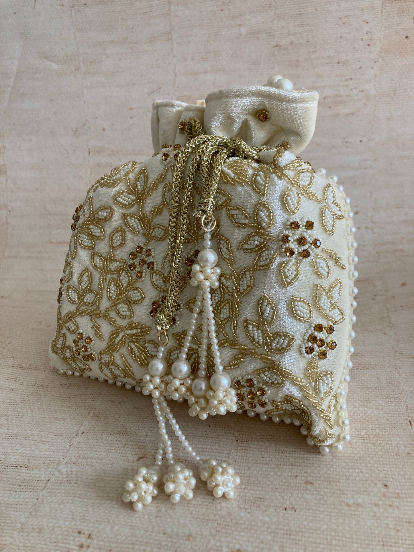 Saanvi (Potli Bag) (White) (ST1072)