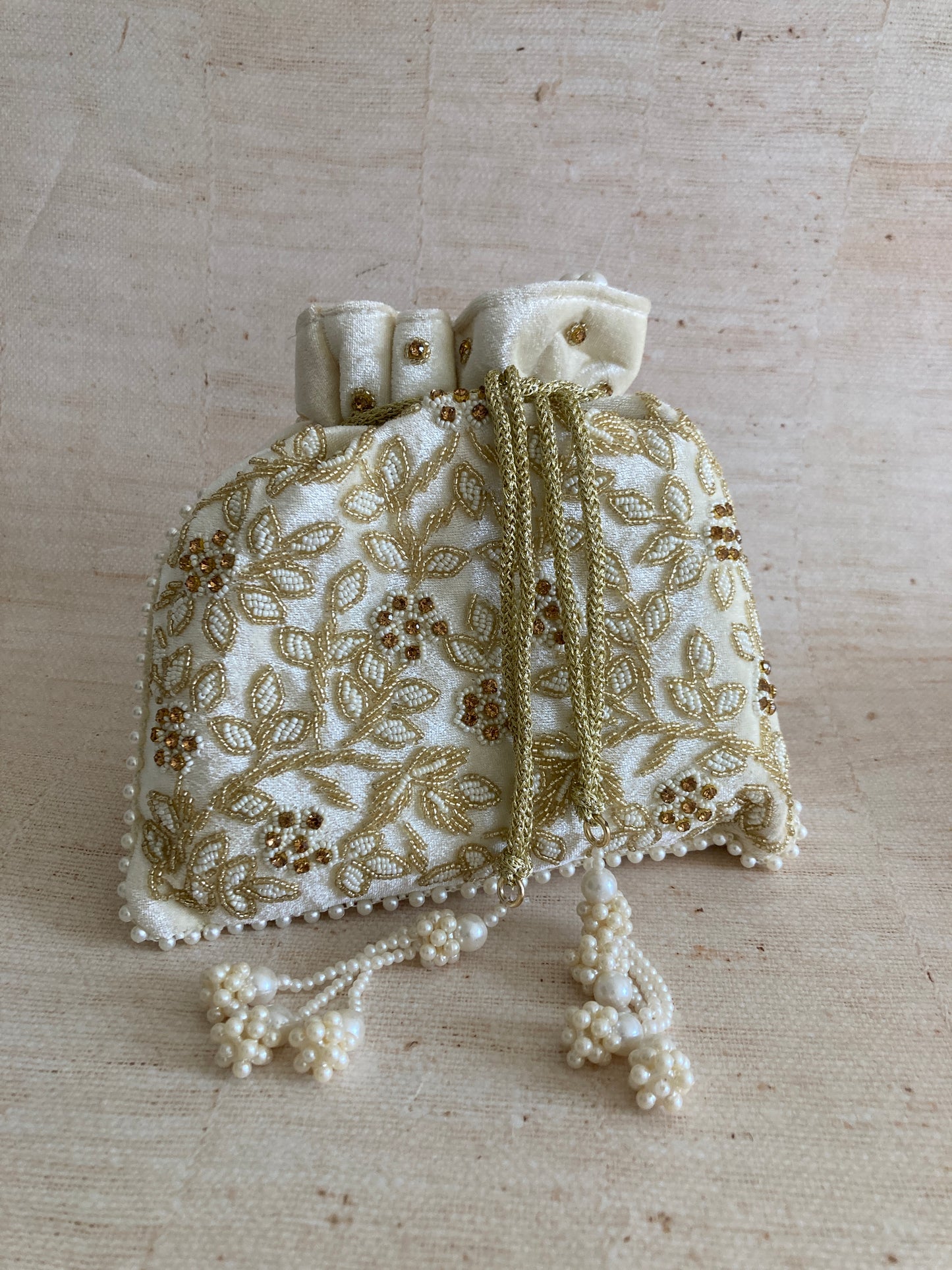 Saanvi (Potli Bag) (White) (ST1072)
