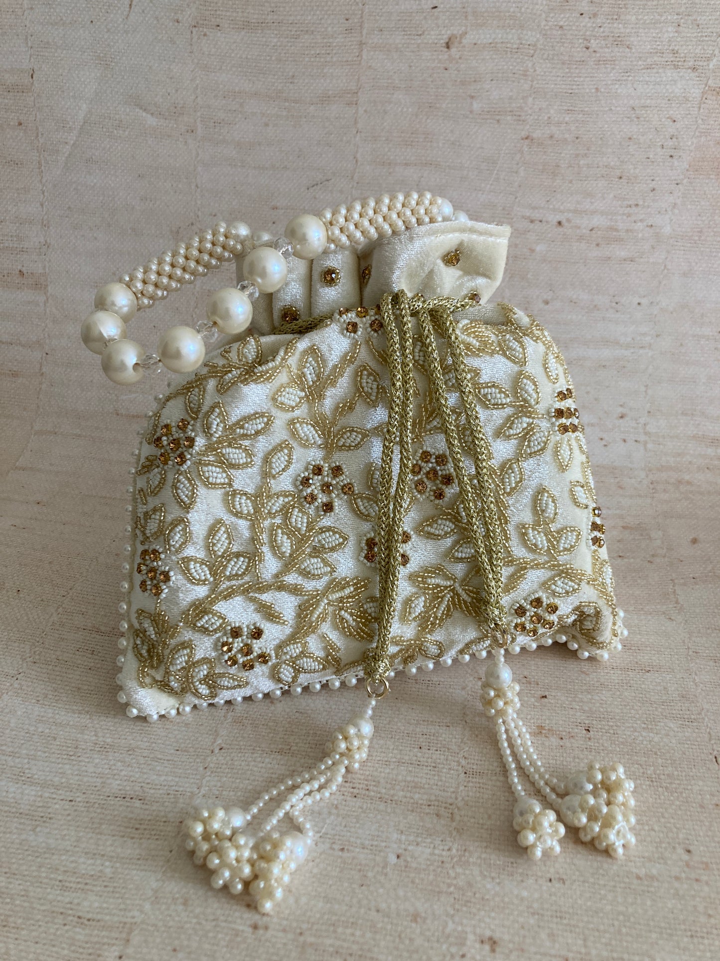 Saanvi (Potli Bag) (White) (ST1072)