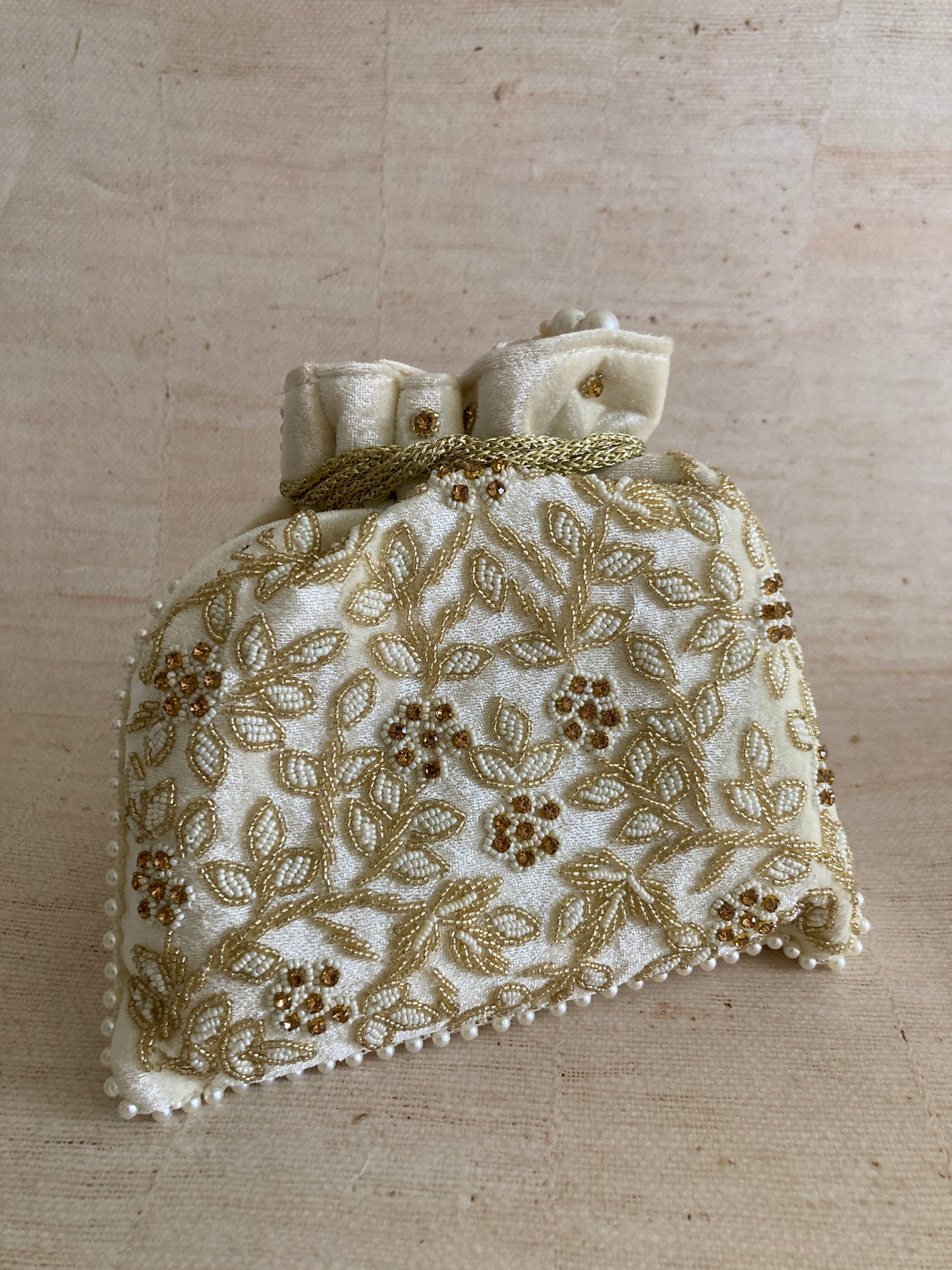 Saanvi (Potli Bag) (White) (ST1072)