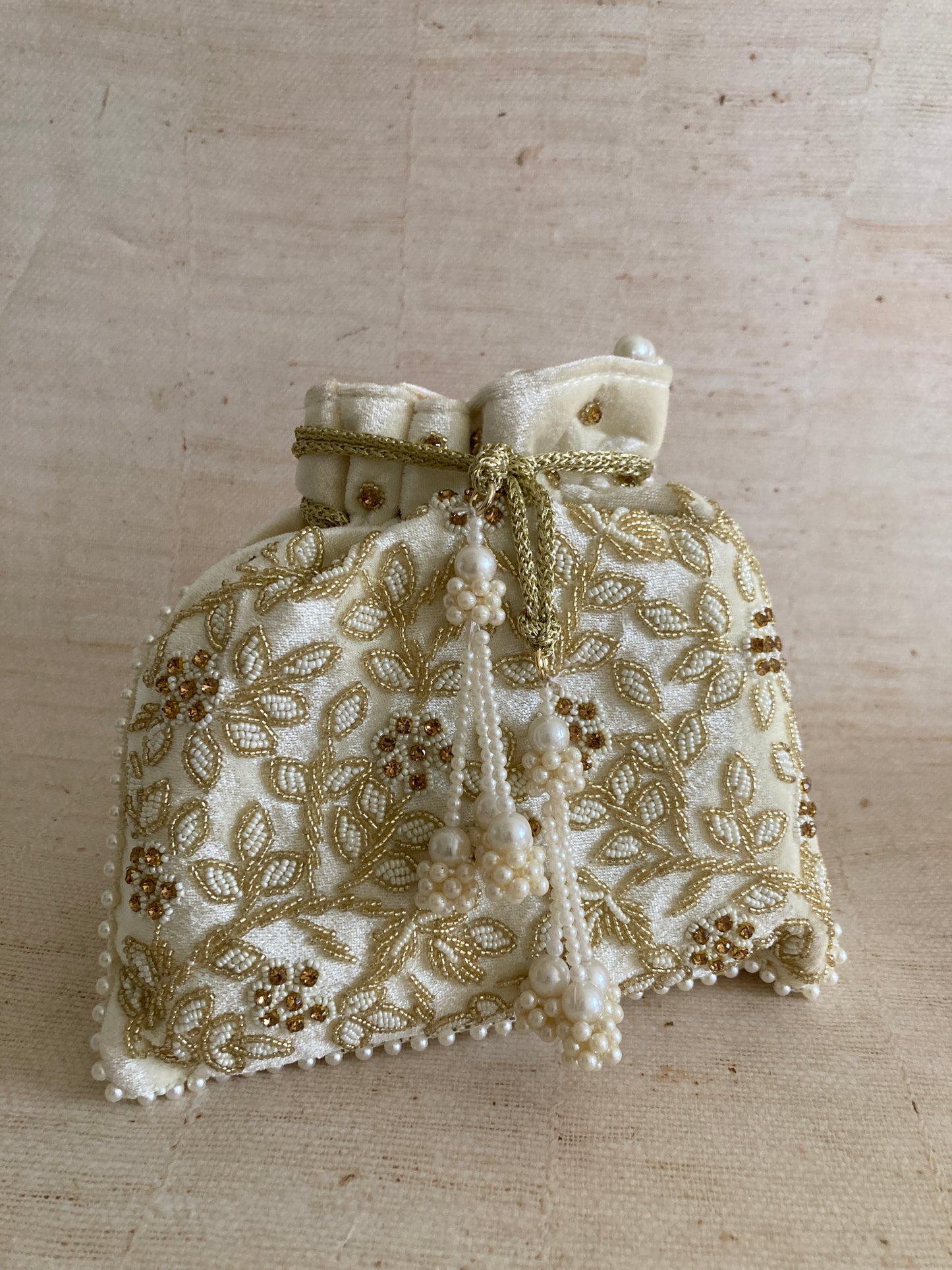 Saanvi (Potli Bag) (White) (ST1072)