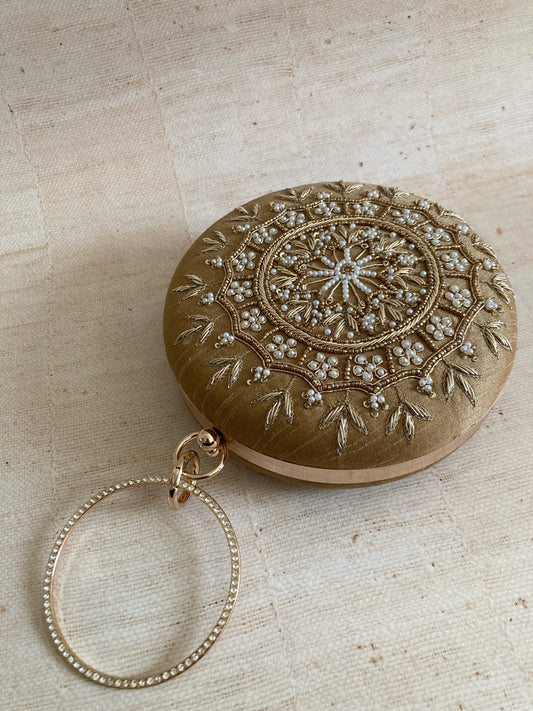 Aarza Gold Bangle Clutch (ST735)