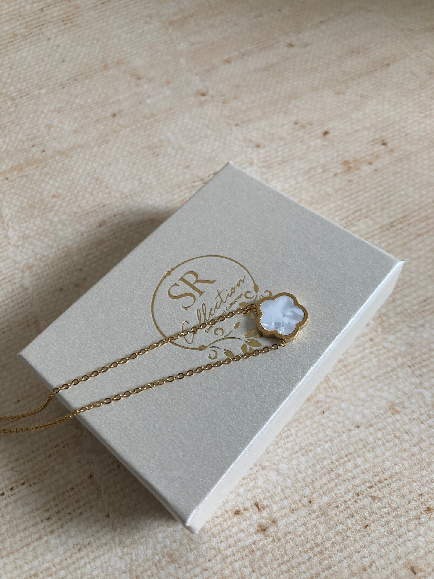 Five Leaf White Single Clover Necklace (ST893)