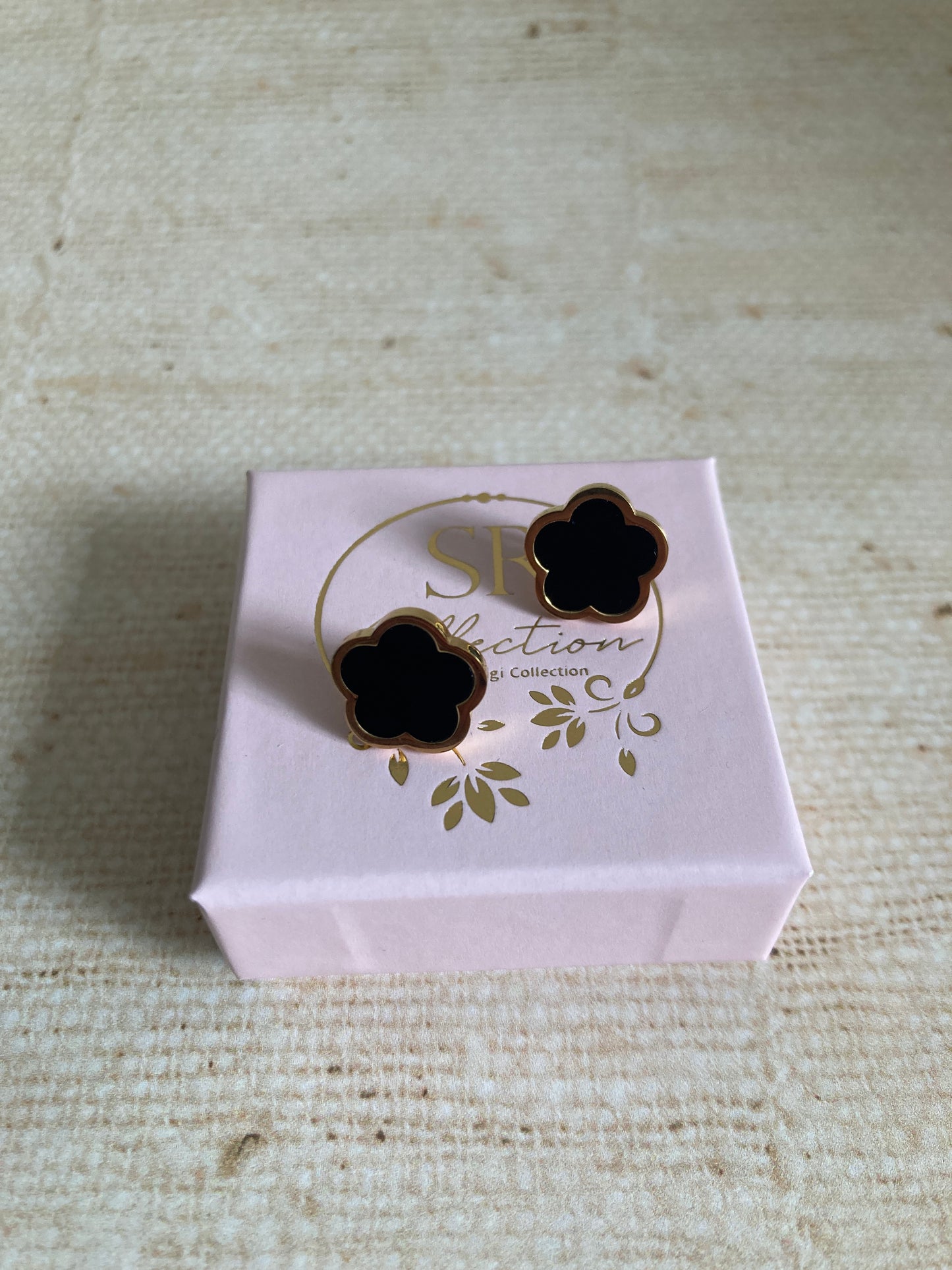 Black Five Leaf Clover Stud Earrings (ST890)