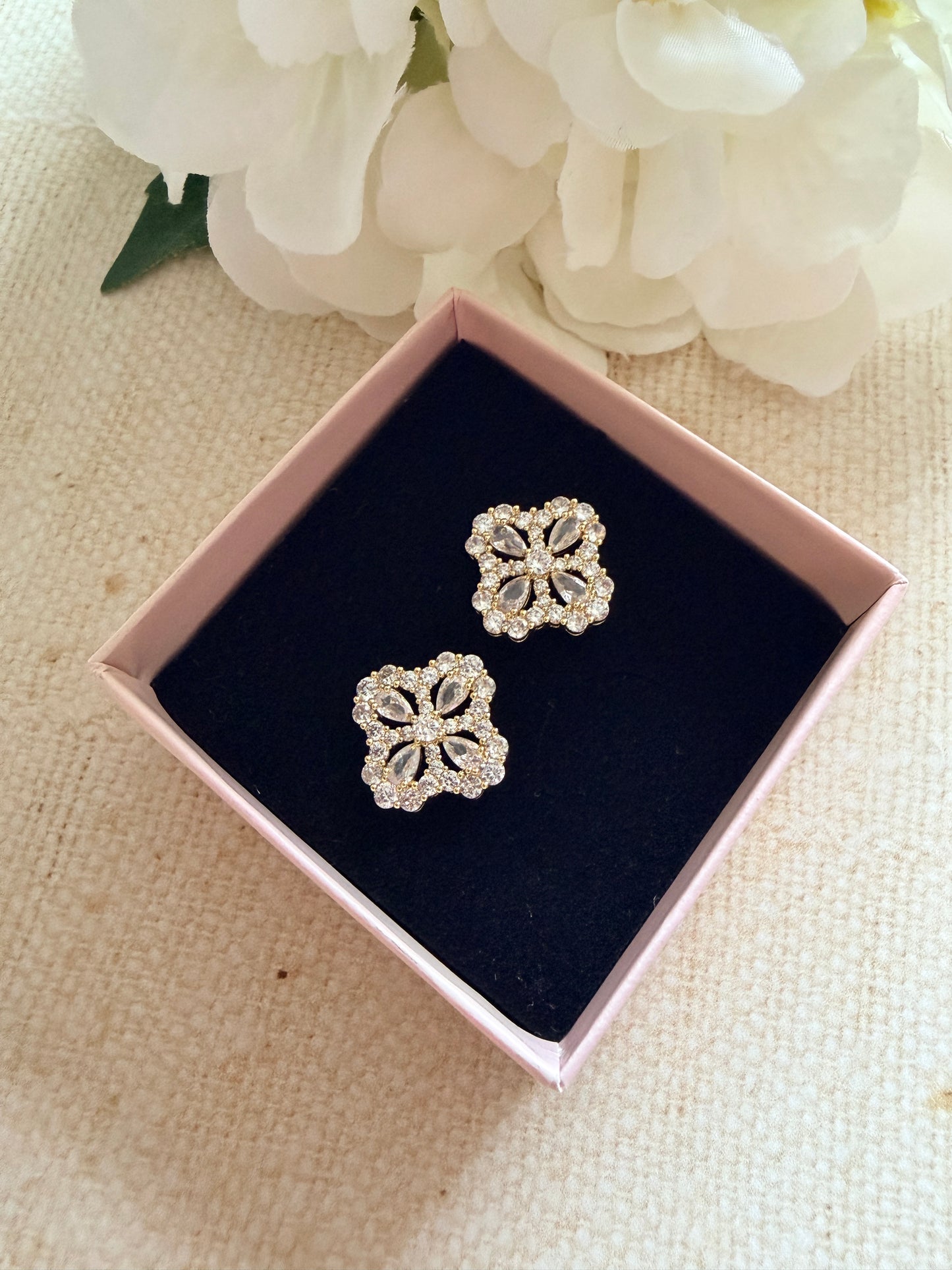 18K Gold Plated Clover Flower Stud Earrings (ST1102)
