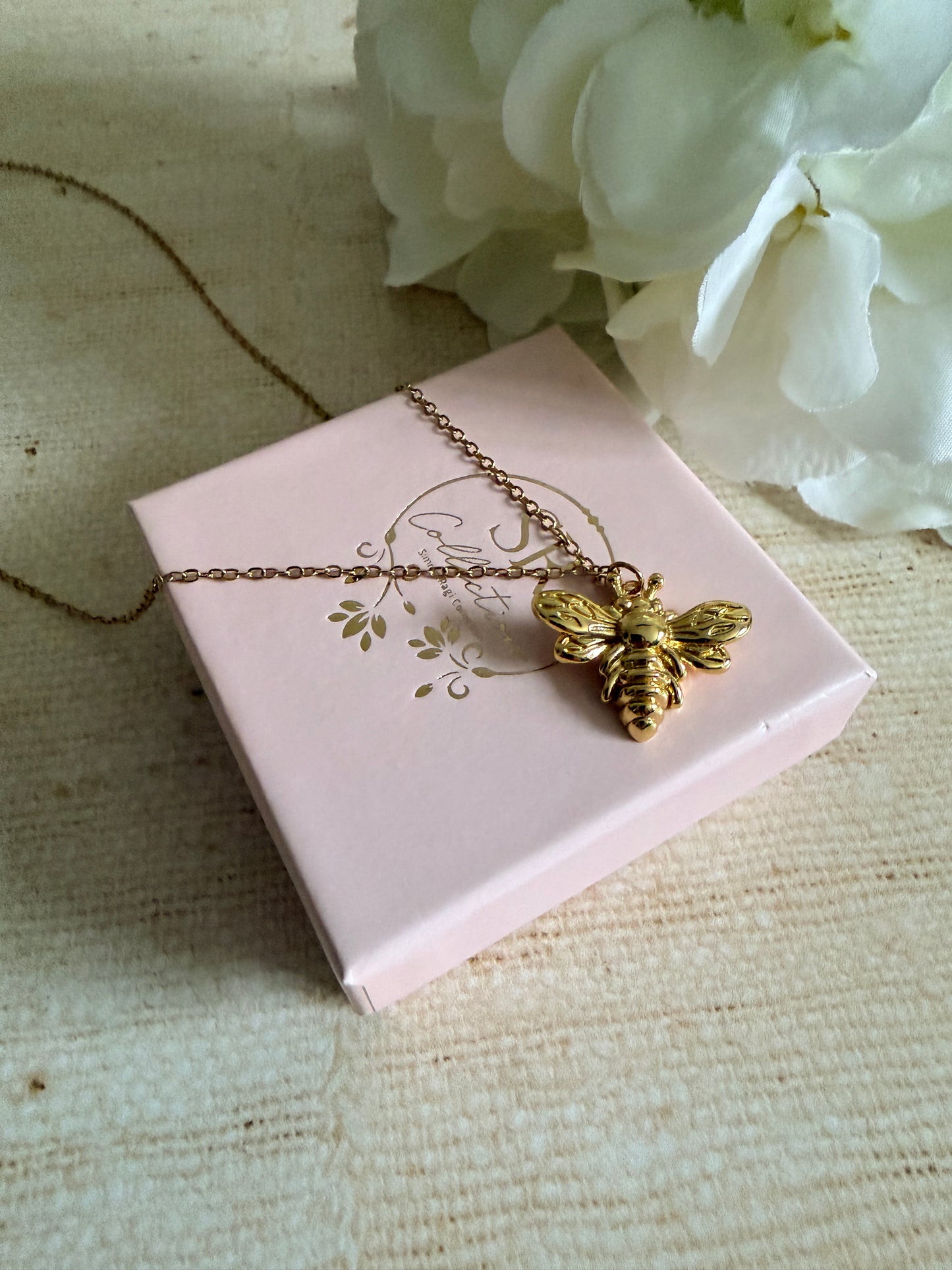 18K Gold Plated Bee Pendant Necklace (ST1098)(Gold)