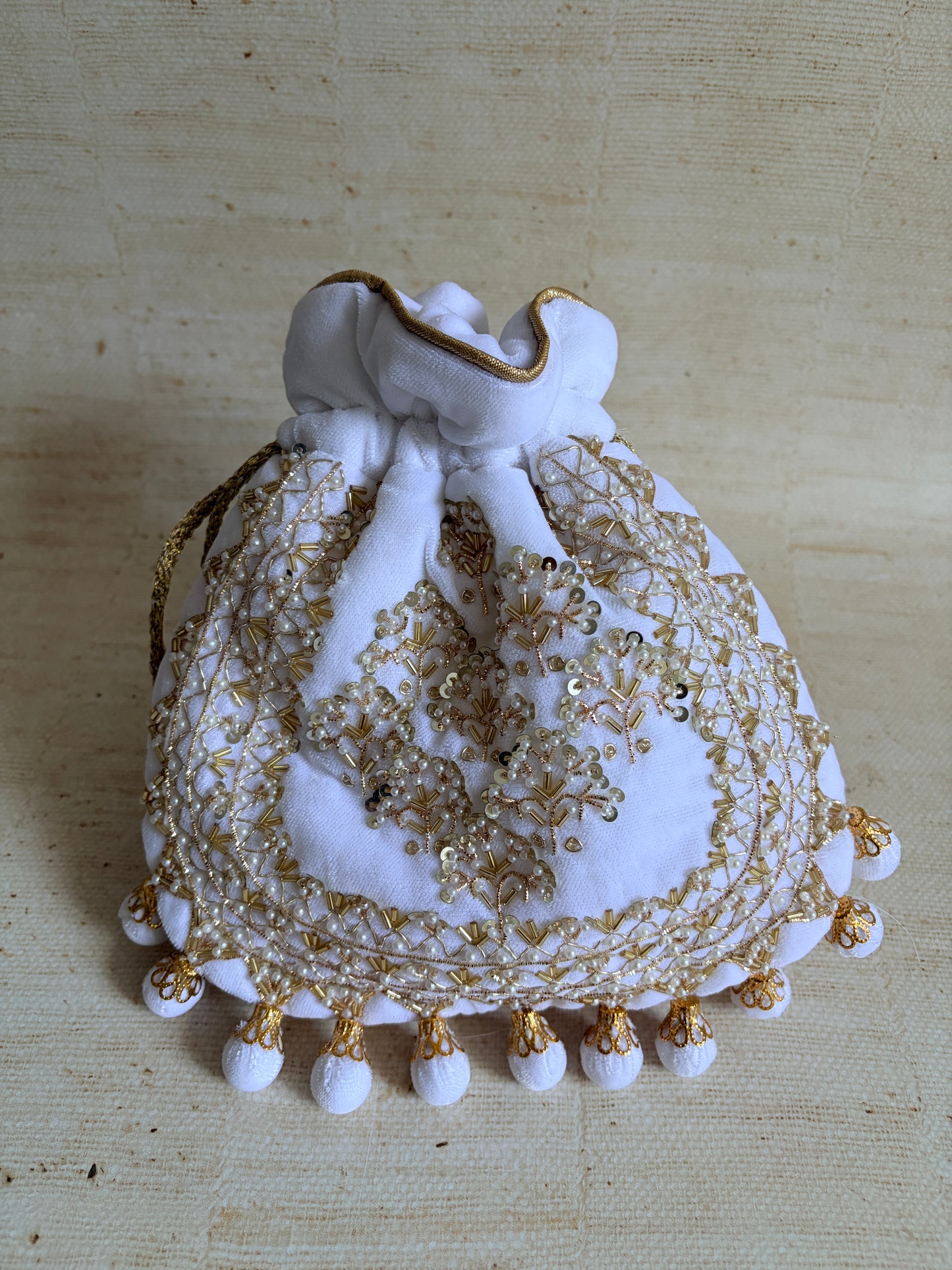 Aaliyah White Velvet Potli Bag (ST966)