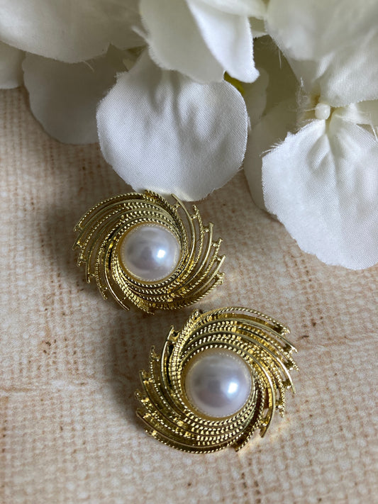 Gold Sunburst Pearl Stud Earrings (ST905)