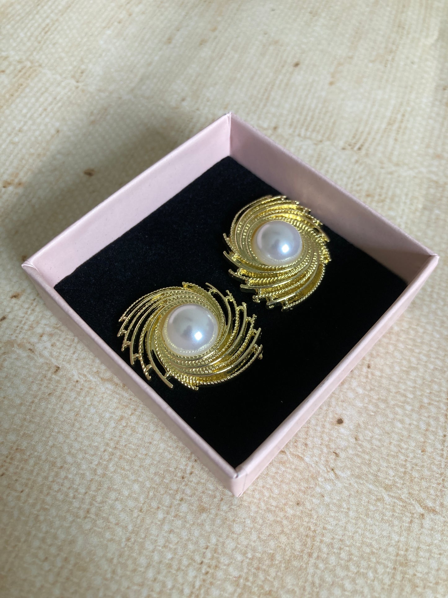 Gold Sunburst Pearl Stud Earrings (ST905)