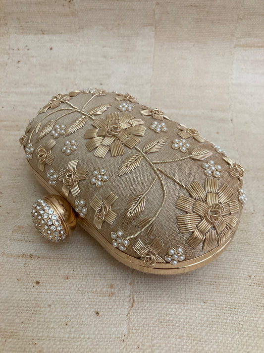 Lucia Oval Gold Clutch (ST902)