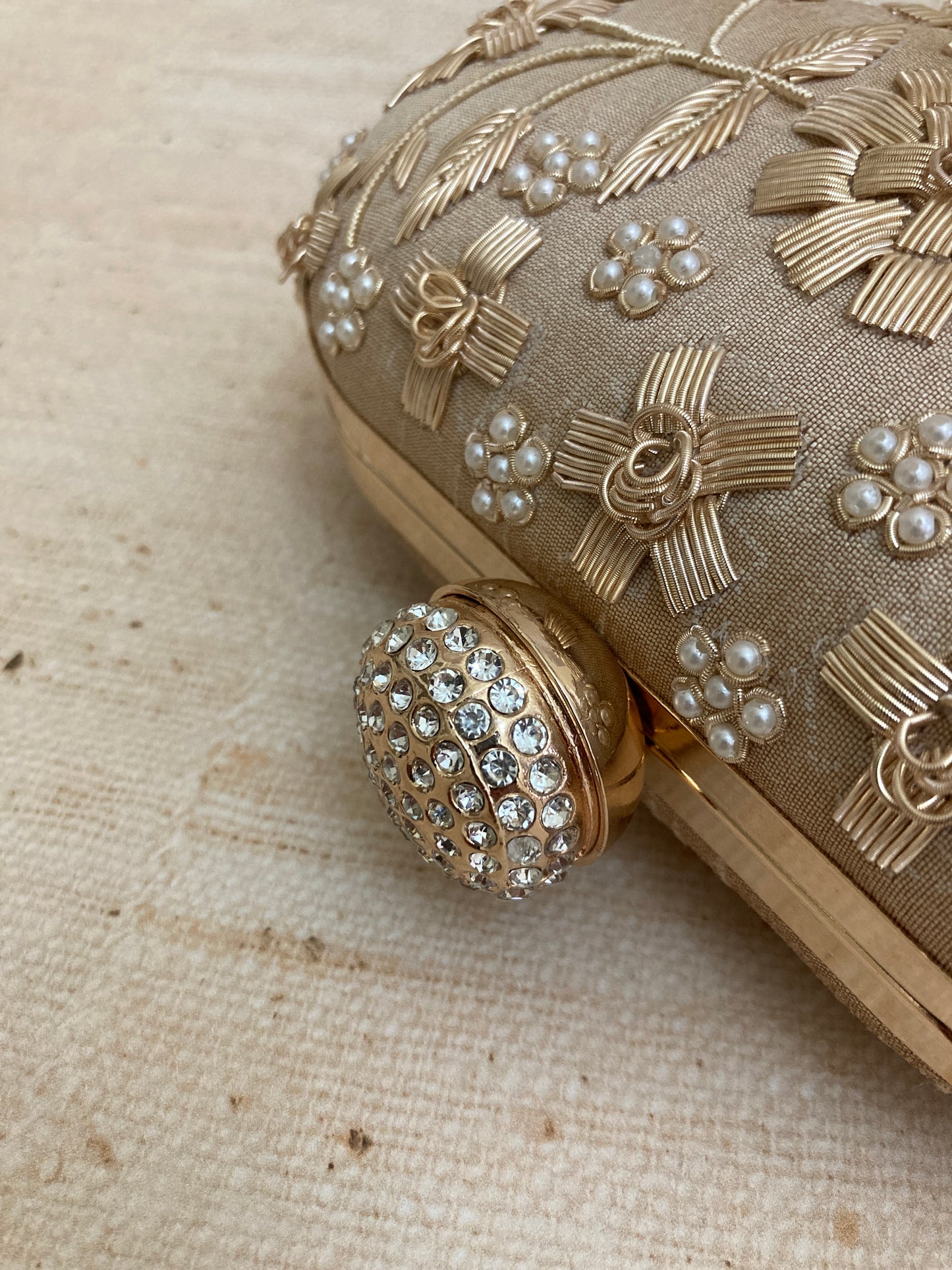 Lucia Oval Gold Clutch (ST902)