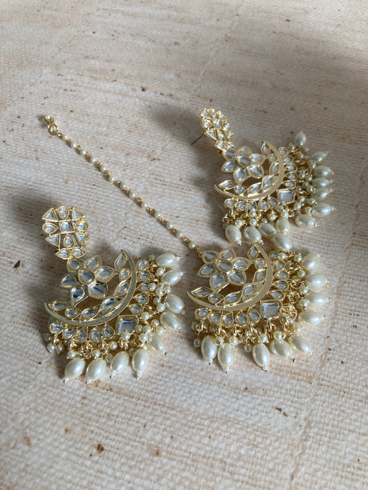 Ravina White Gold Plated Kundan Pearl Earrings And Tikka Set (ST942)