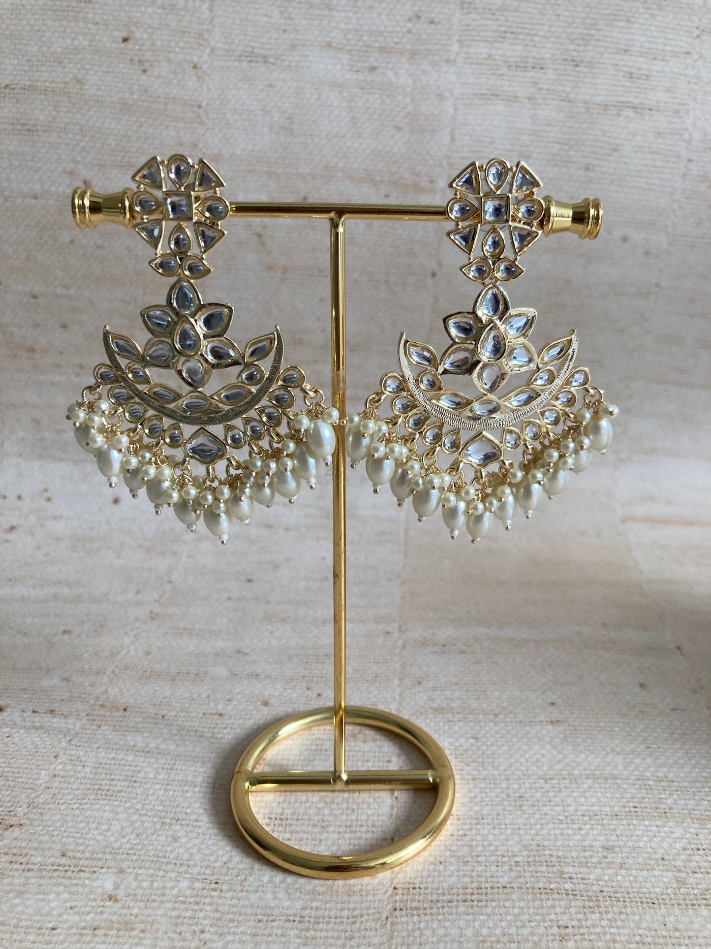 Ravina White Gold Plated Kundan Pearl Earrings And Tikka Set (ST942)