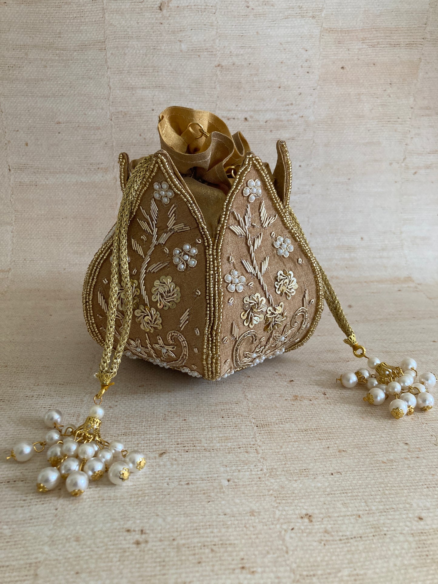 Seerut (Potli Bag) (Gold) (ST270)