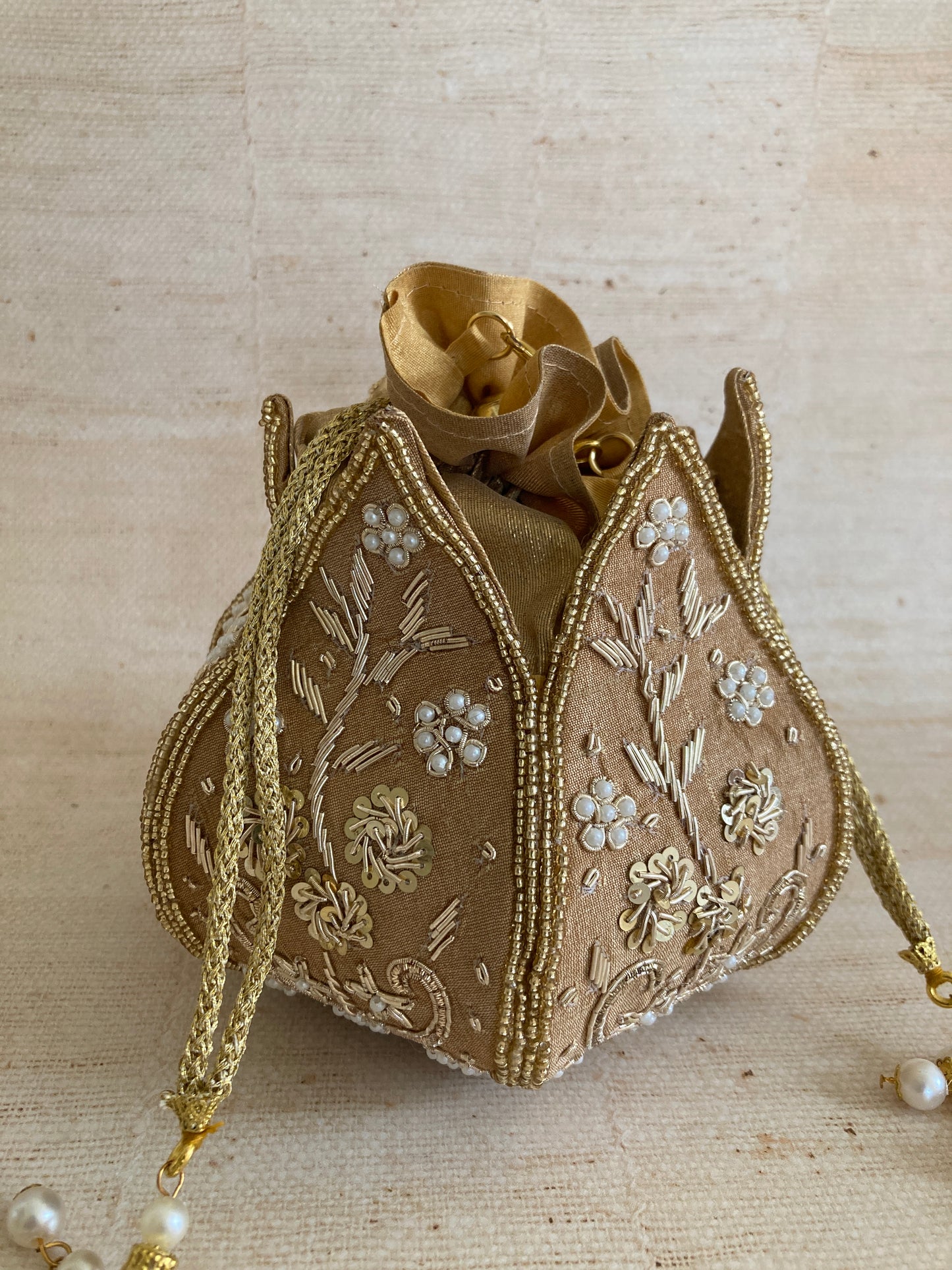 Seerut (Potli Bag) (Gold) (ST270)