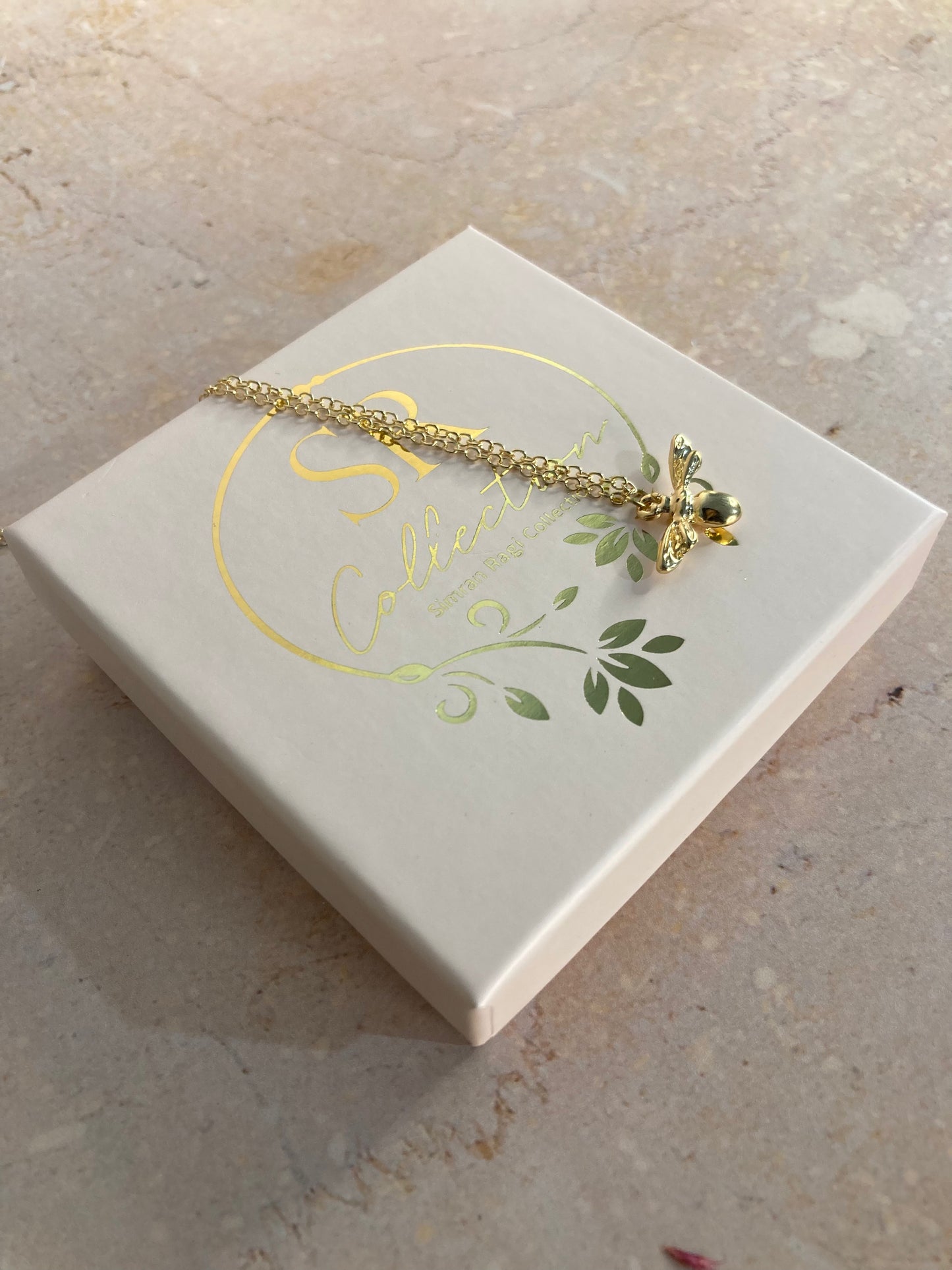 Queen Bee Pendant Necklace (ST401)(Gold)