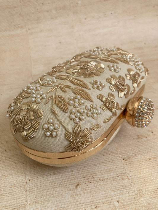 Lucia Oval Gold Clutch (ST902)