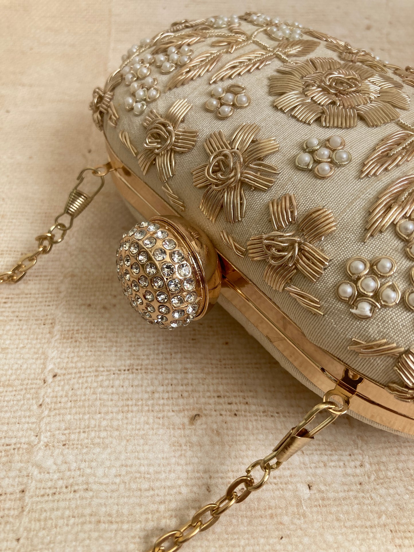 Lucia Oval Gold Clutch (ST902)