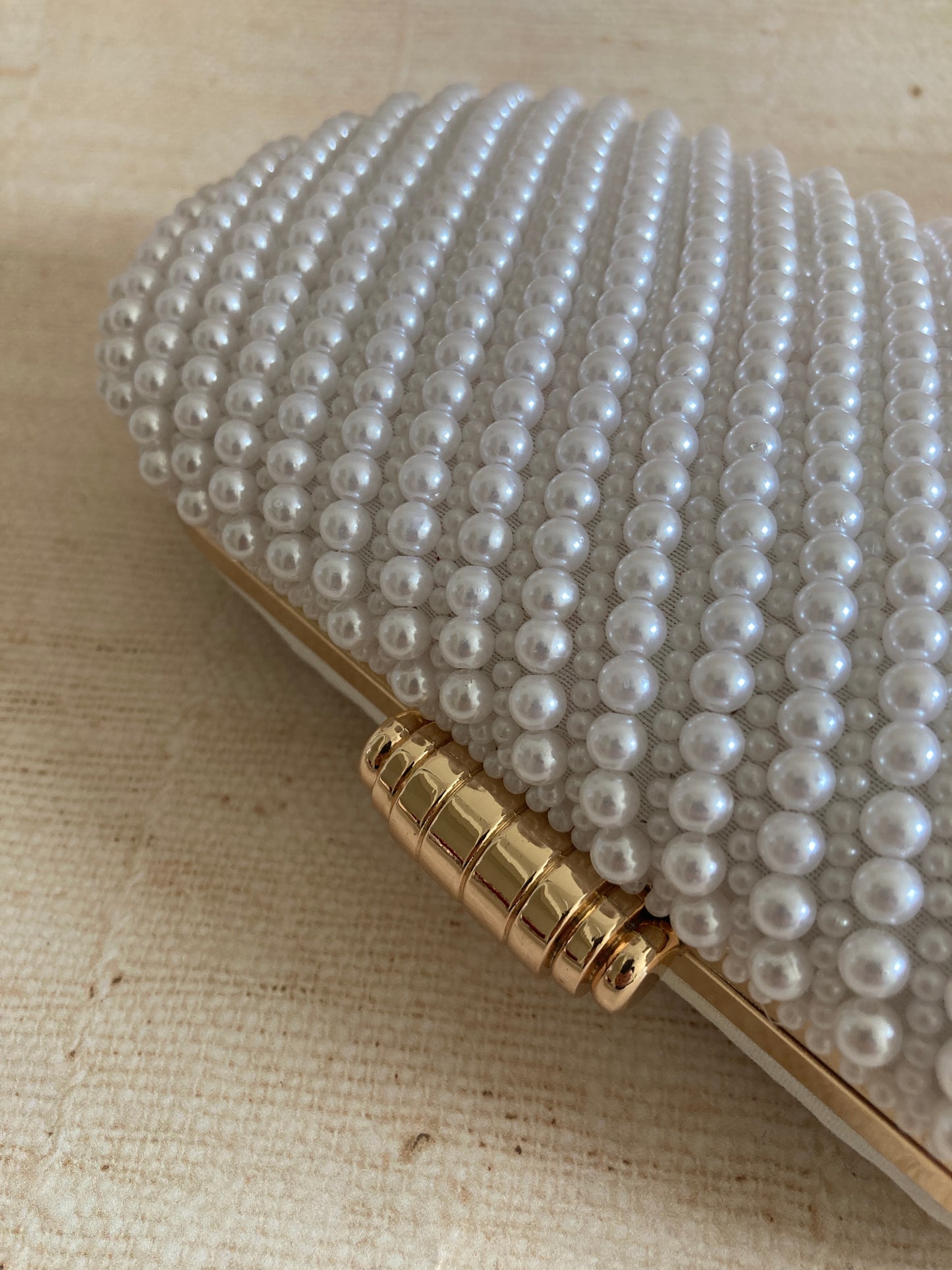 Eliza Pearl White Clutch (ST990)