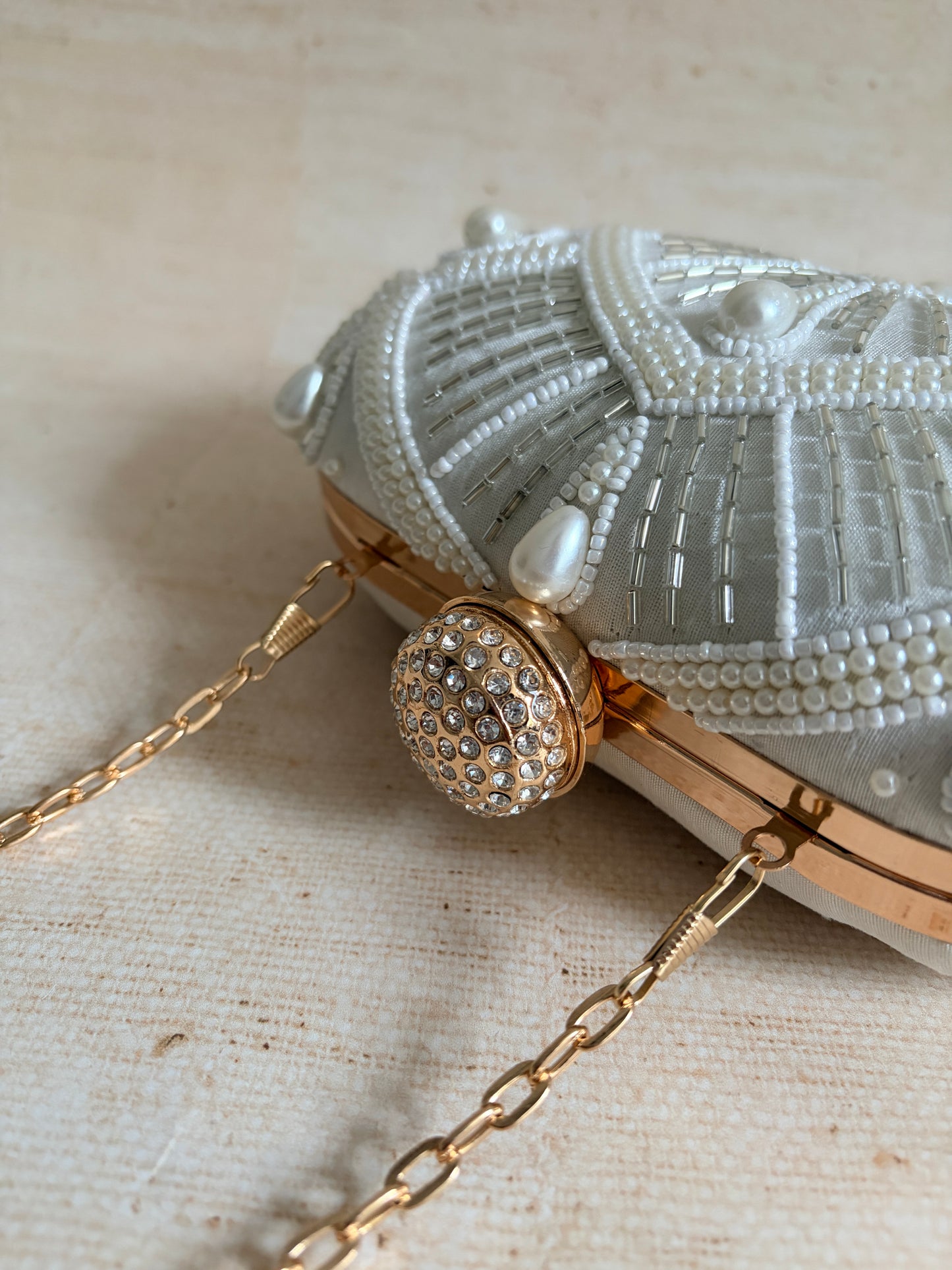 Gatsby Oval Pearl Clutch (ST1221)