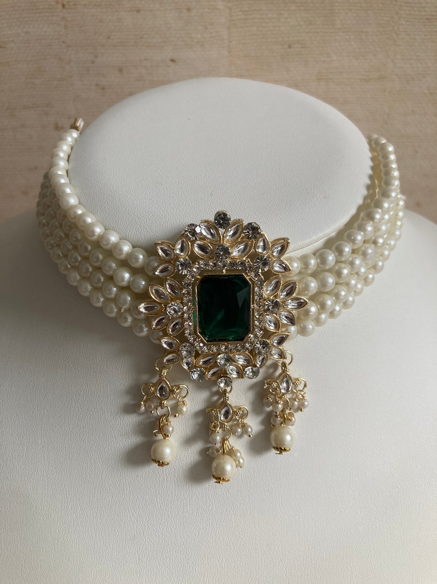 Anvi Gold Plated Kundan And Pearl Set (ST1013) (Emerald Green)