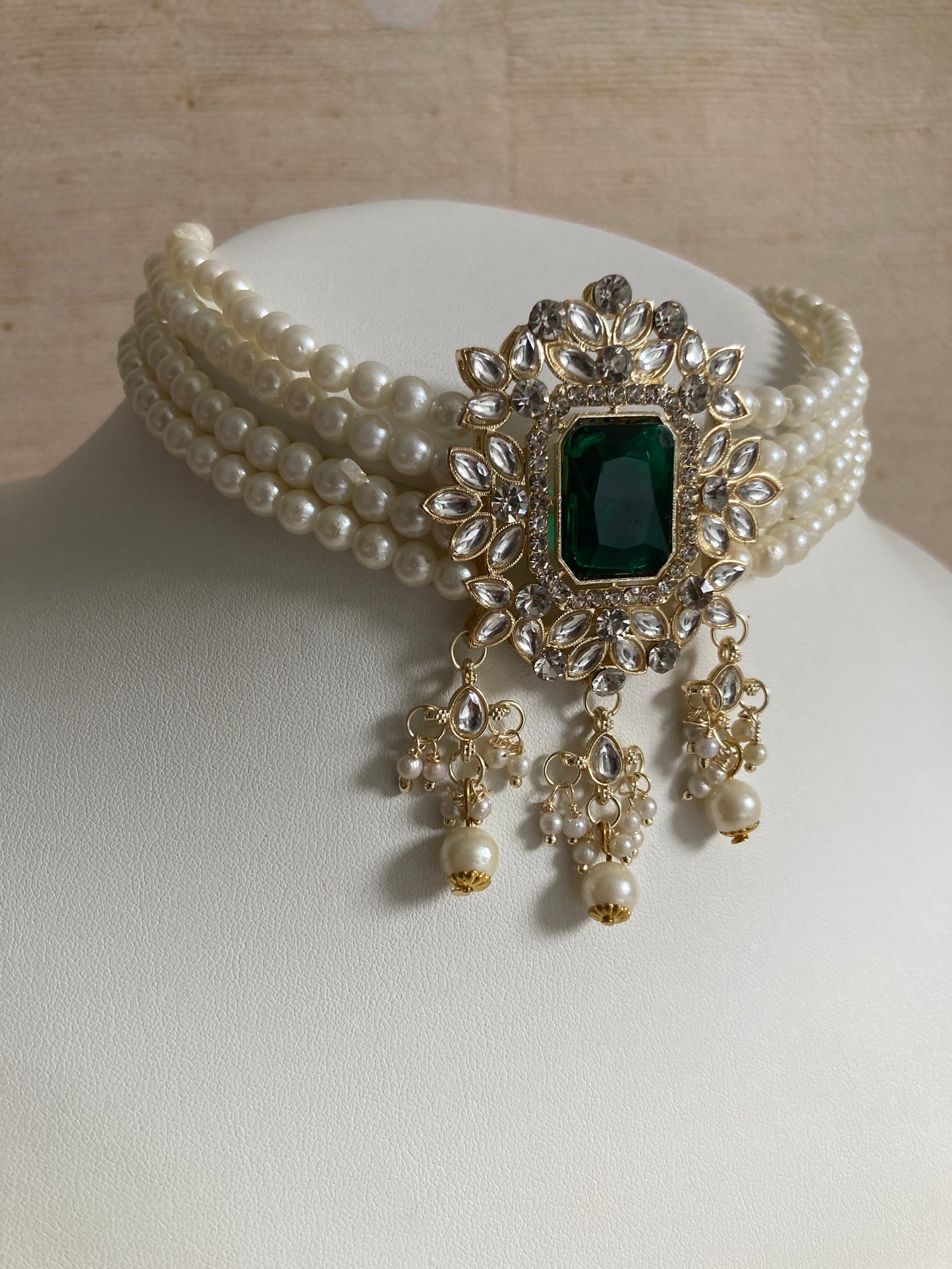 Anvi Gold Plated Kundan And Pearl Set (ST1013) (Emerald Green)