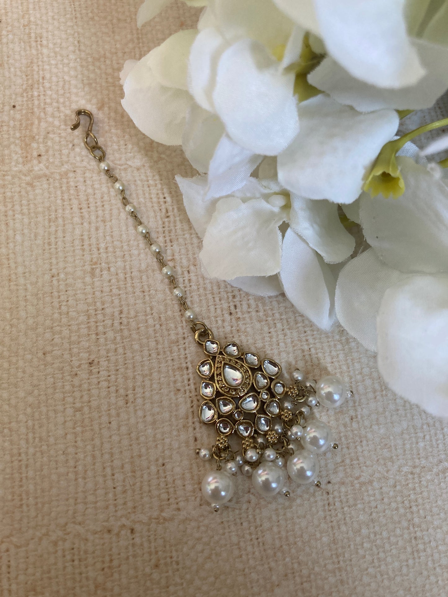Antique Gold Kundan And Pearl Tikka (ST1040)
