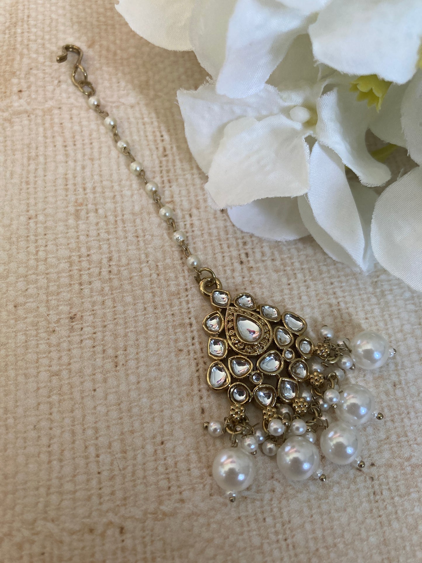 Antique Gold Kundan And Pearl Tikka (ST1040)