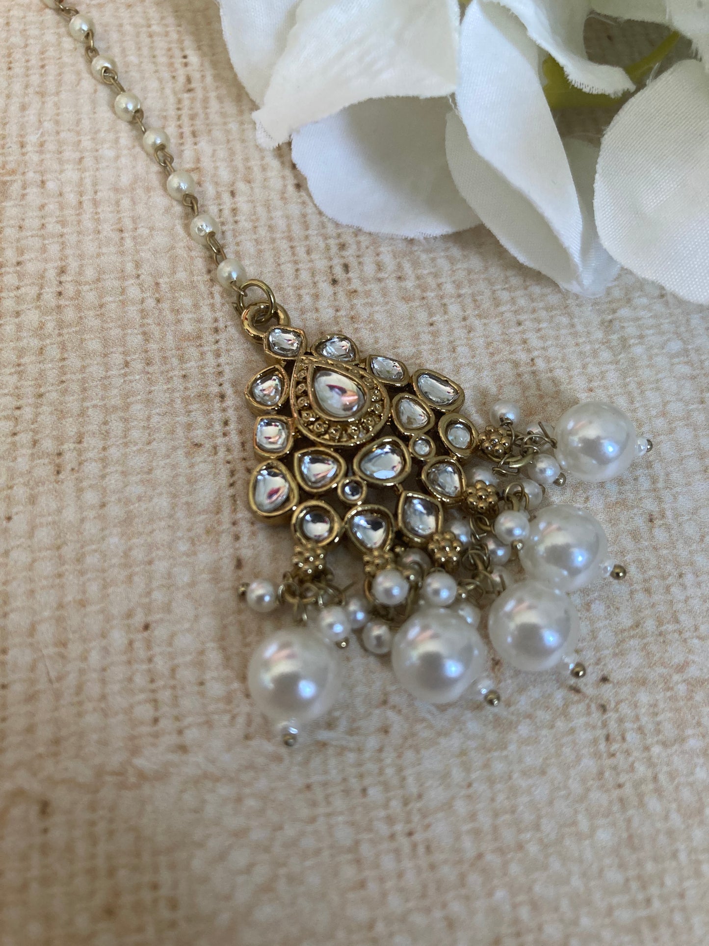 Antique Gold Kundan And Pearl Tikka (ST1040)