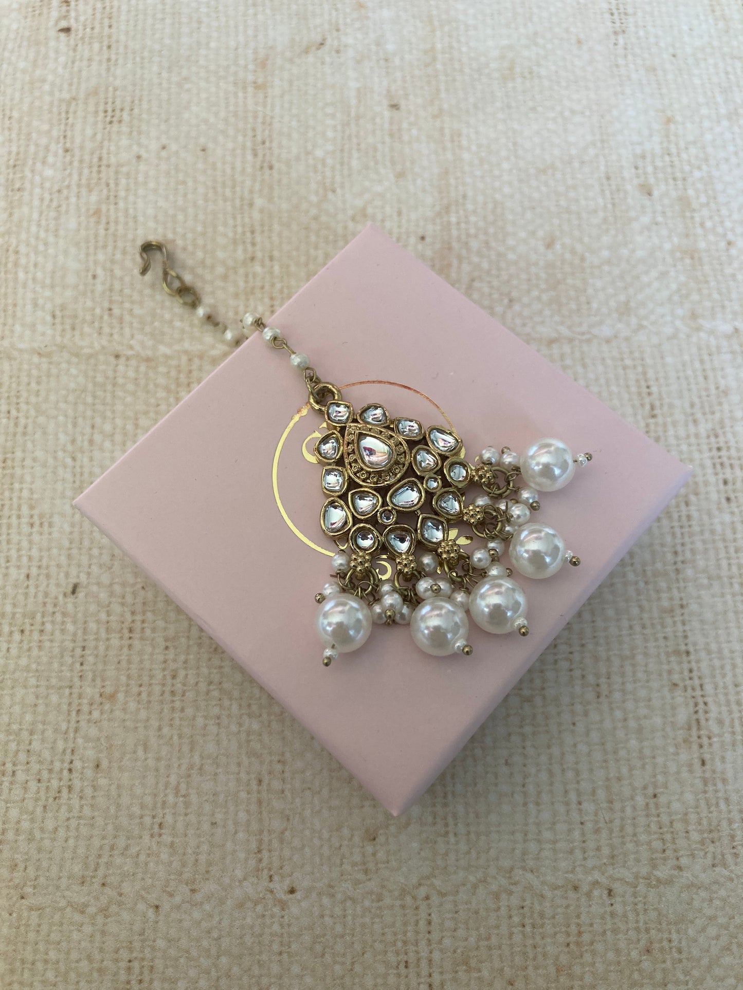 Antique Gold Kundan And Pearl Tikka (ST1040)