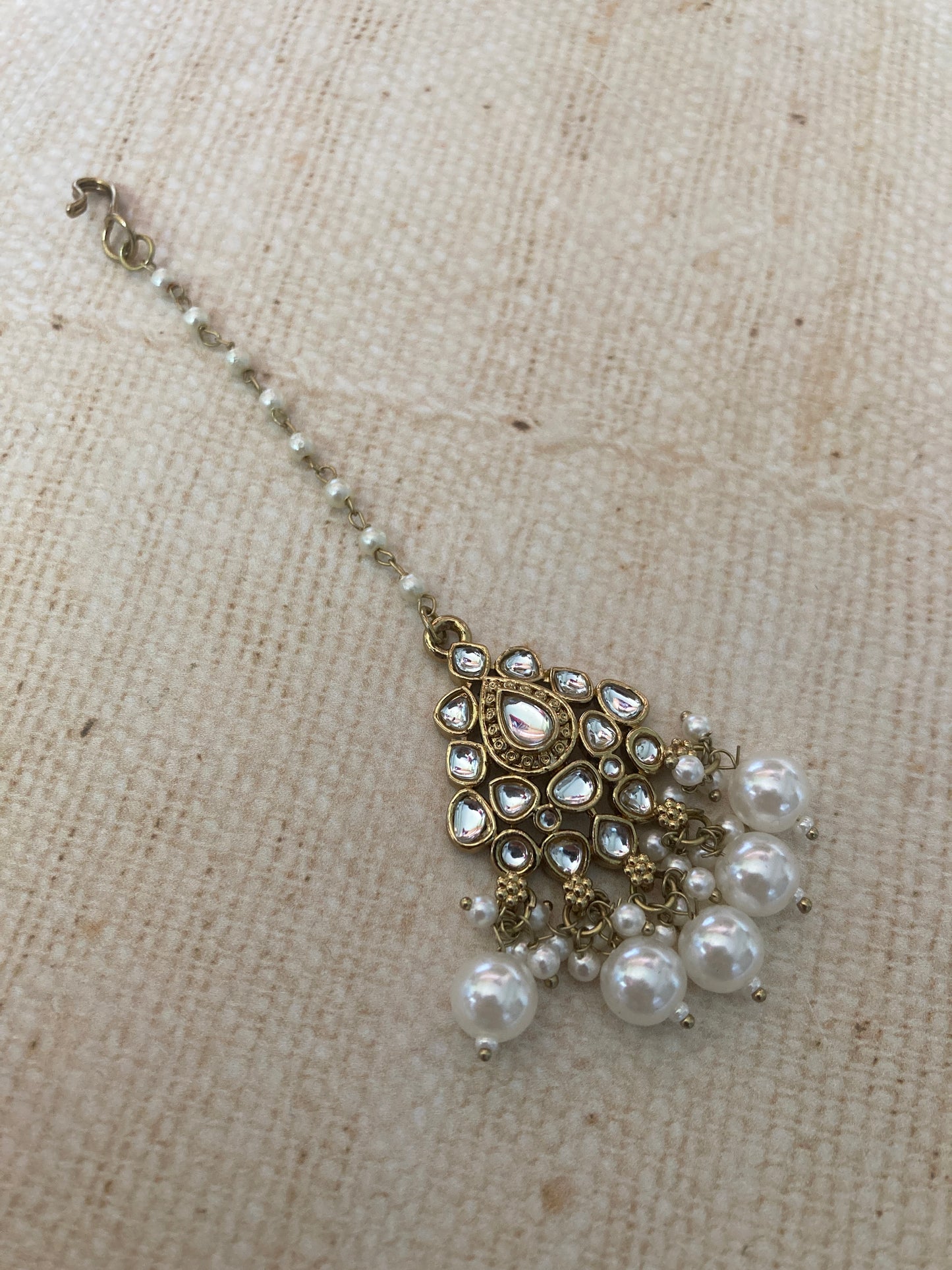 Antique Gold Kundan And Pearl Tikka (ST1040)