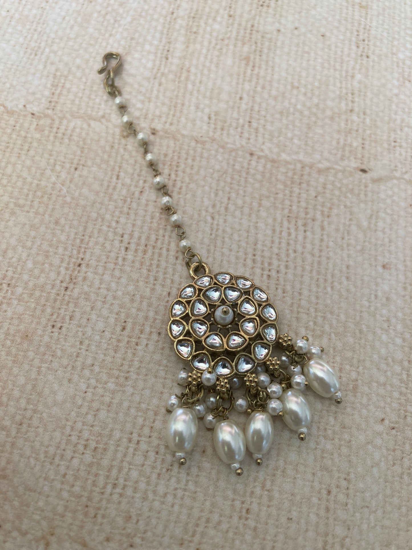 Antique Gold Kundan And Pearl Tikka (ST1041)