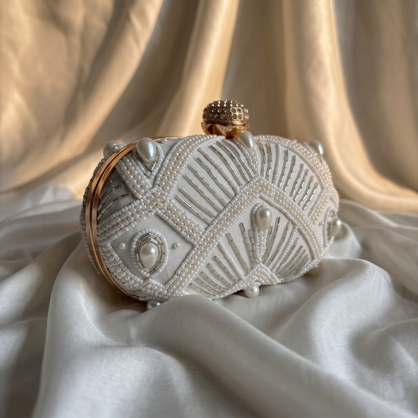 Gatsby Oval Pearl Clutch (ST1221)