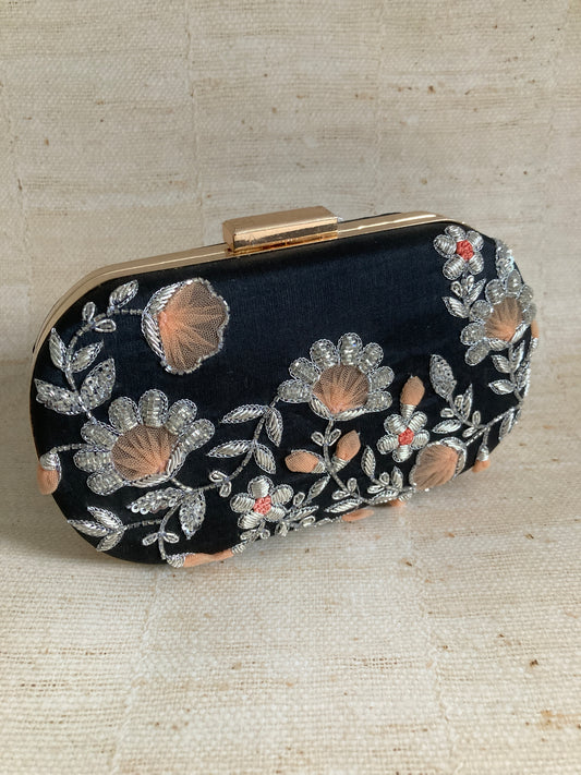 Suhaavi (ST841) (Black)