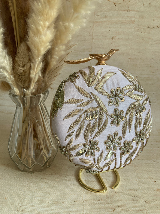 Wren Pink Circular Bird Clutch (ST903)