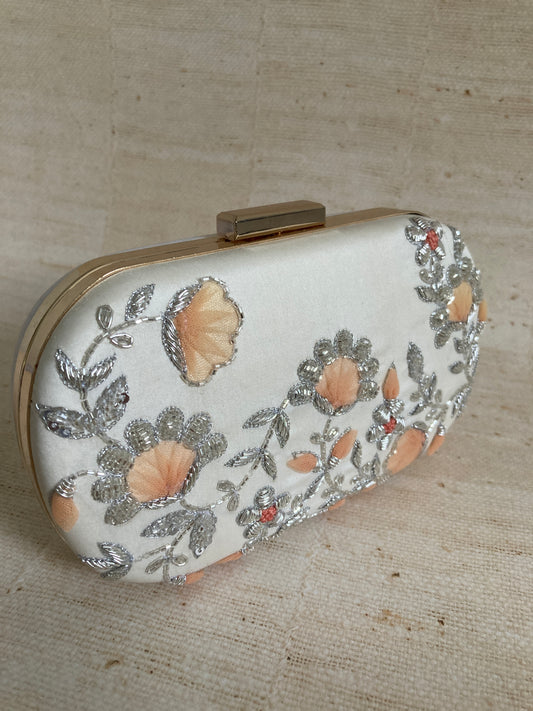 Suhaavi (ST841) (White)