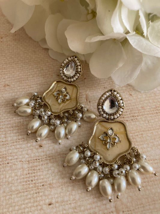 Antique Gold Mother Of Pearl Earrings (ST1081) (White)
