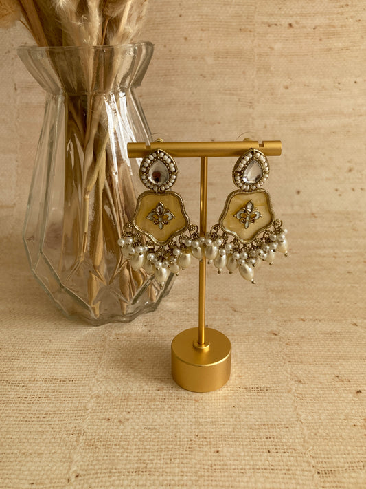 Antique Gold Mother Of Pearl Earrings (ST1081) (White)