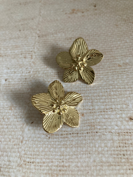 Dainty Gold Flower Stud Earrings (ST868)