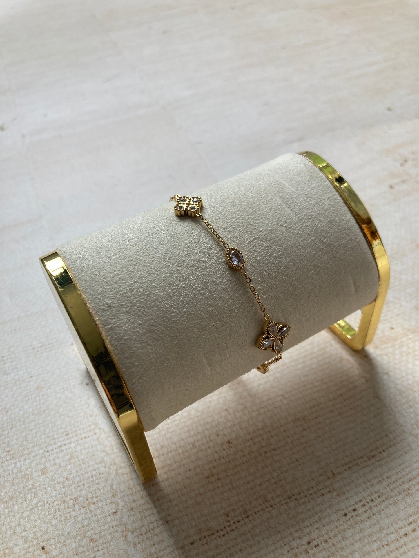 18K Gold Plated Flower Motif Bracelet (ST1070)